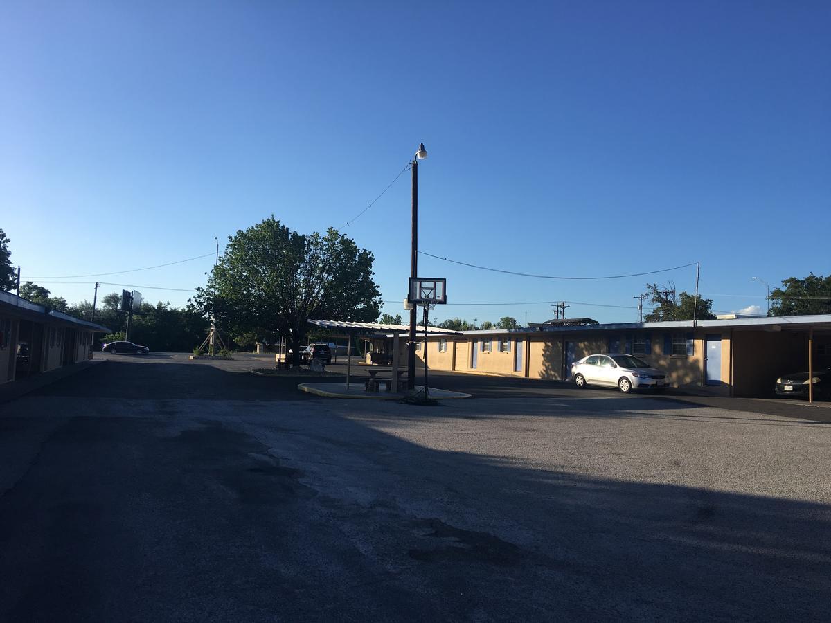 Royal Inn Early Exterior photo